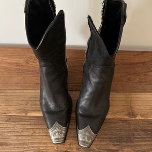 Brayden Western Boots. 6.5 W, EU 36.5. Only worn once.